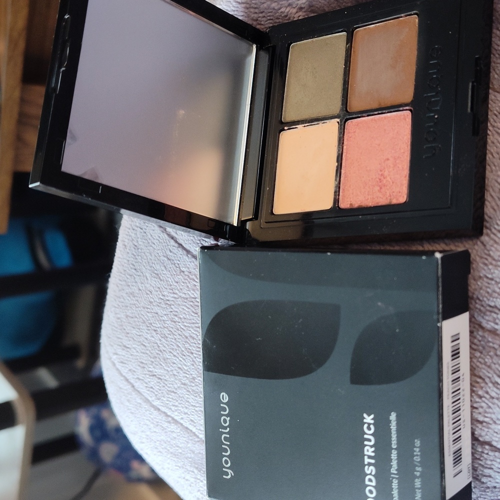 NIB Younique Moodstruck Eyeshadow Palette - Peach Tones
